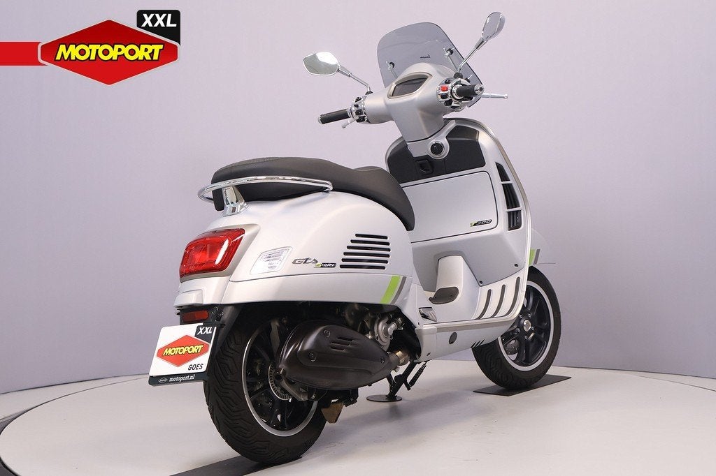 Vespa GTS 300 SUPER TECH (bj 2024), Motoren, Scooter, Bedrijf, Piaggio Vespa B.V., Minervum 7272
4817 ZM  Breda, NL