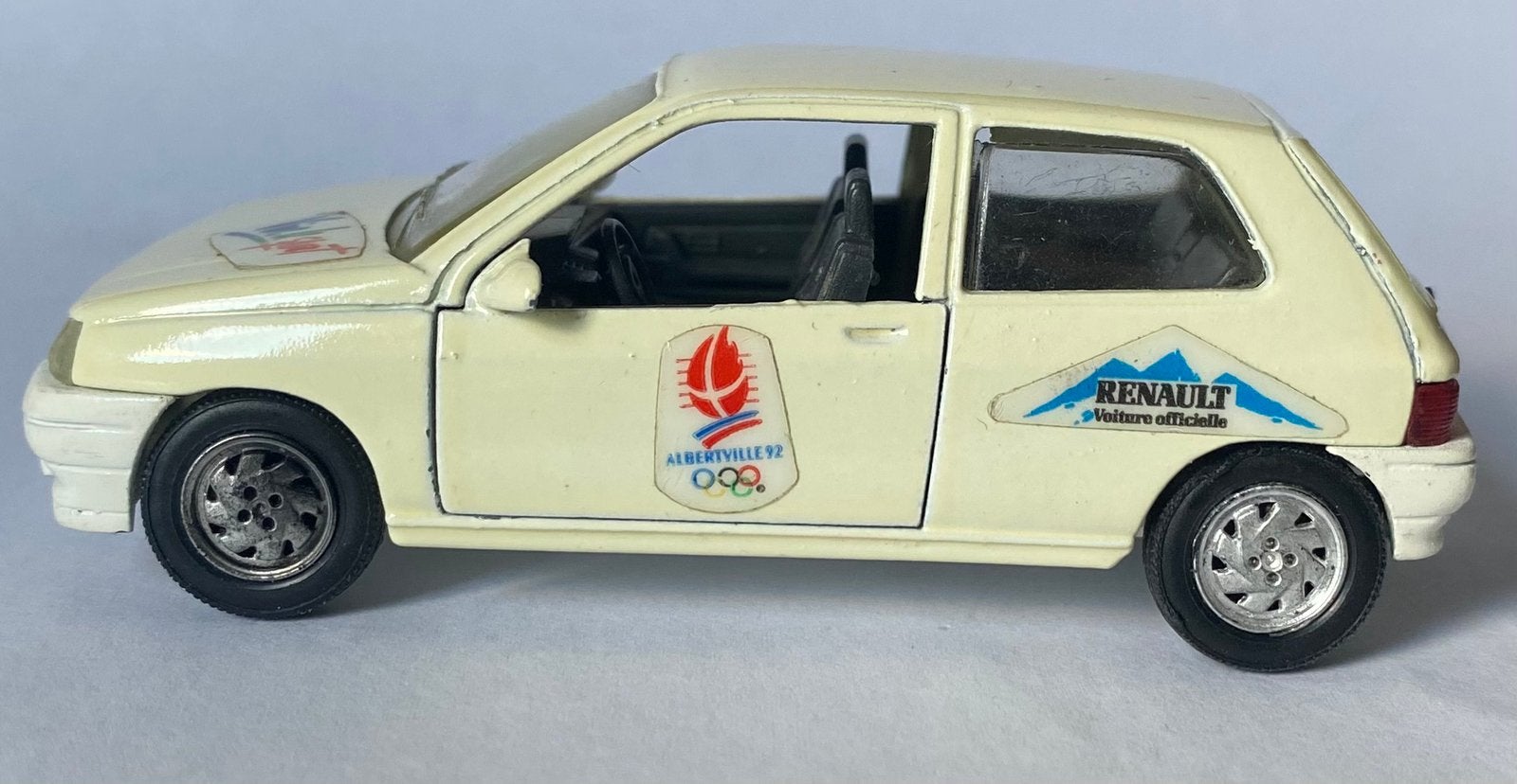 Renault Clio 1:43, Hobby en Vrije tijd, Ophalen of Verzenden, Zo goed als nieuw, Auto, Solido