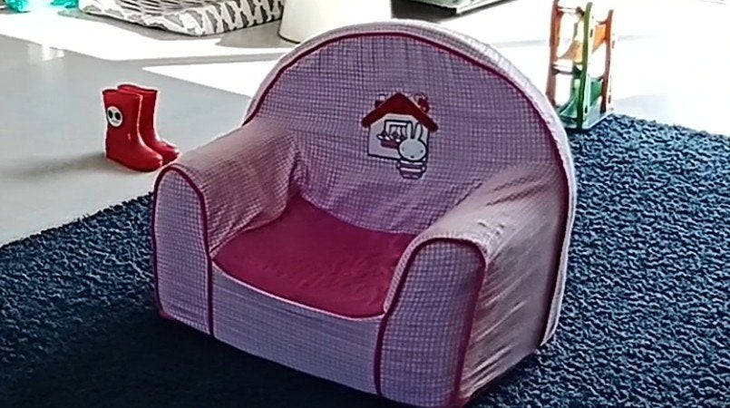 roze stoffen leunstoel  Nijntje. 7,50, Ophalen