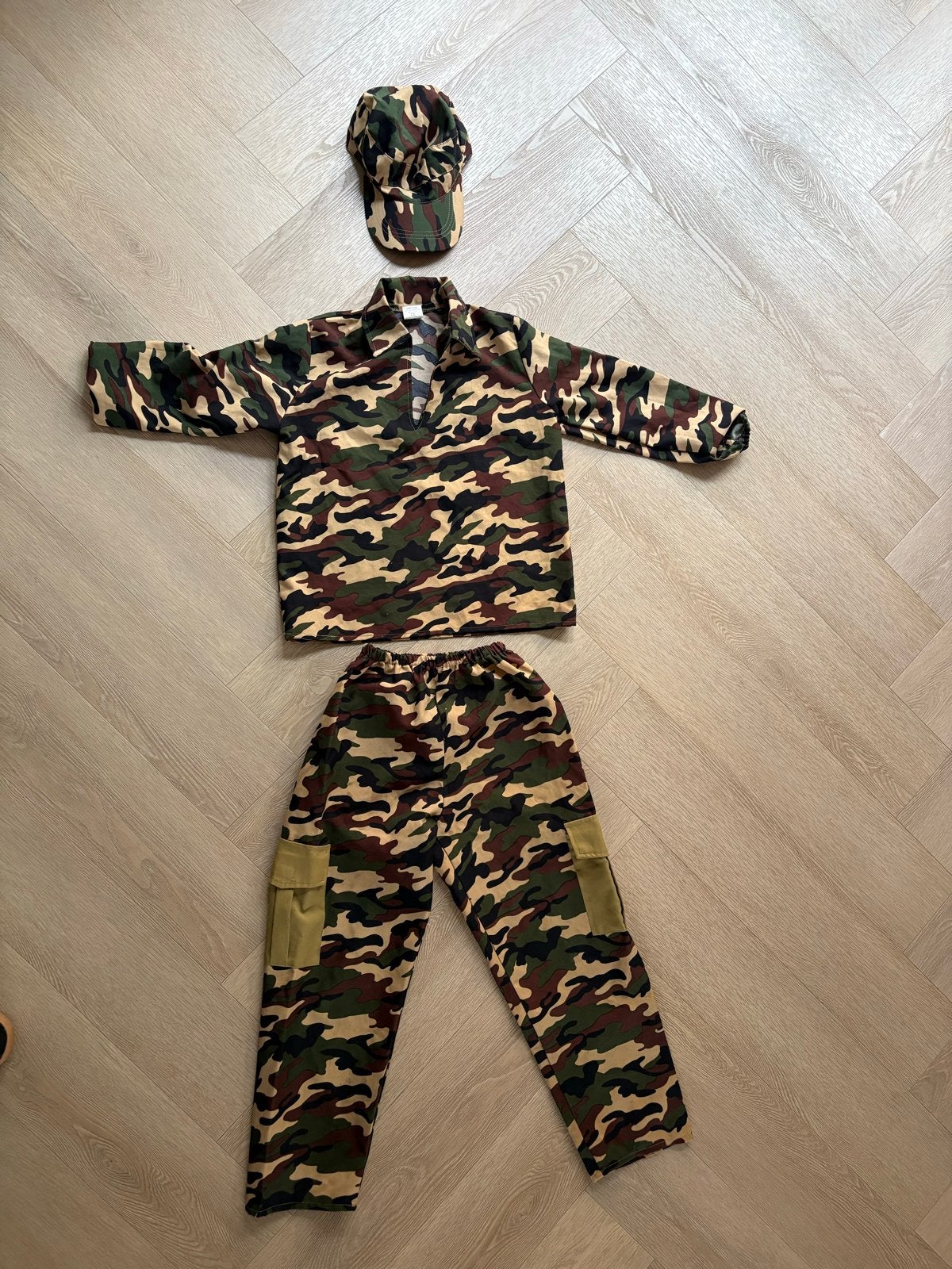 Carnavalspak Camouflage - Compleet met Pet, Ophalen, Zo goed als nieuw, 134 t/m 140, Jongen of Meisje