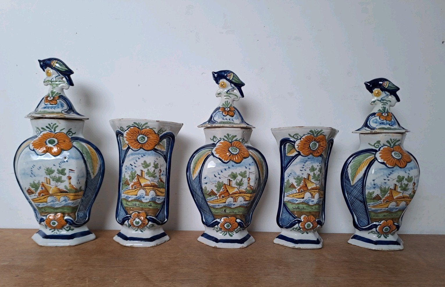 Antieke boerendelfts kaststel De Drie Klokken ca 1780 - 1820, Ophalen