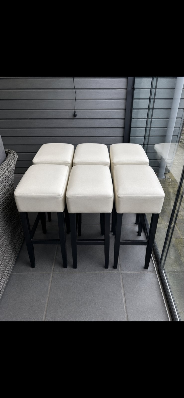 Set van inmiddels nog4nette barkrukken ,prijs is 40 euro p/s, Huis en Inrichting, Ophalen, Wit, Zo goed als nieuw, Vijf, Zes of meer stoelen