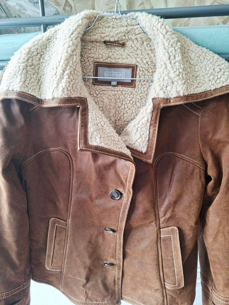 Mooie Essentials dames leren jas – maat 40 – bruin, Ophalen, Zo goed als nieuw, Maat 38/40 (M), Bruin