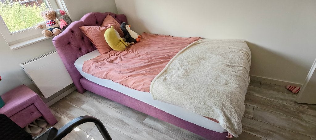 Mooi paars bed met hoofdeinde en matras, Ophalen, 85 tot 100 cm, Gebruikt, Matras