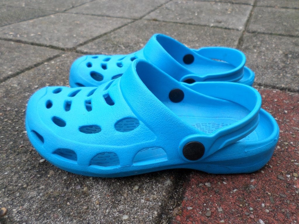 blauwe instappers / kinder klompen maat 33, Overige typen, Ophalen of Verzenden, Zo goed als nieuw, Jongen