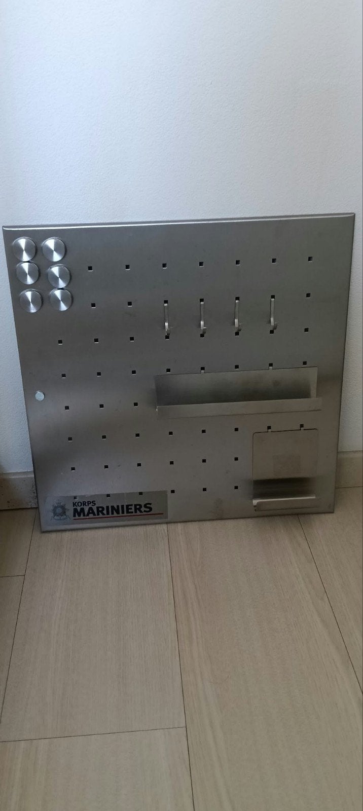 Metalen wandpaneel met haken en bakjes, Ophalen, Gebruikt, Metaal, Industrieel
