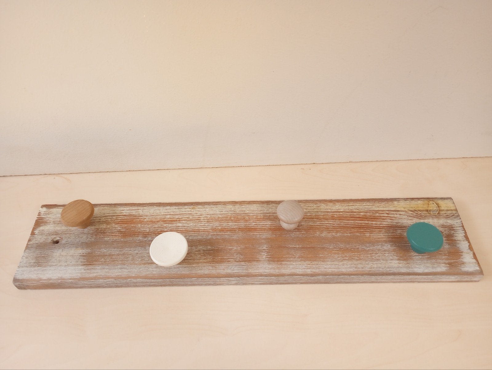 Steigerhouten badkamer kapstok met 4 knoppen, rustieke stijl, Wandkapstok, Gebruikt, Ophalen of Verzenden, Minder dan 100 cm
