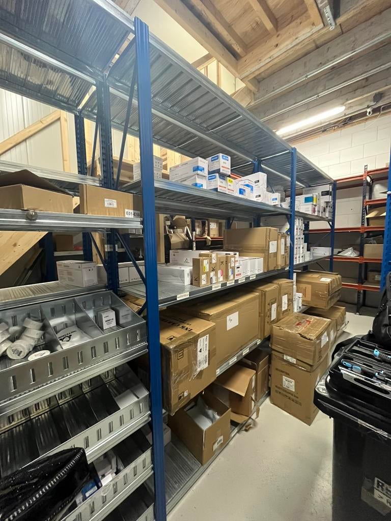 25 meter Legbordstelling Complete set Metalsistem, Ophalen, Zo goed als nieuw
