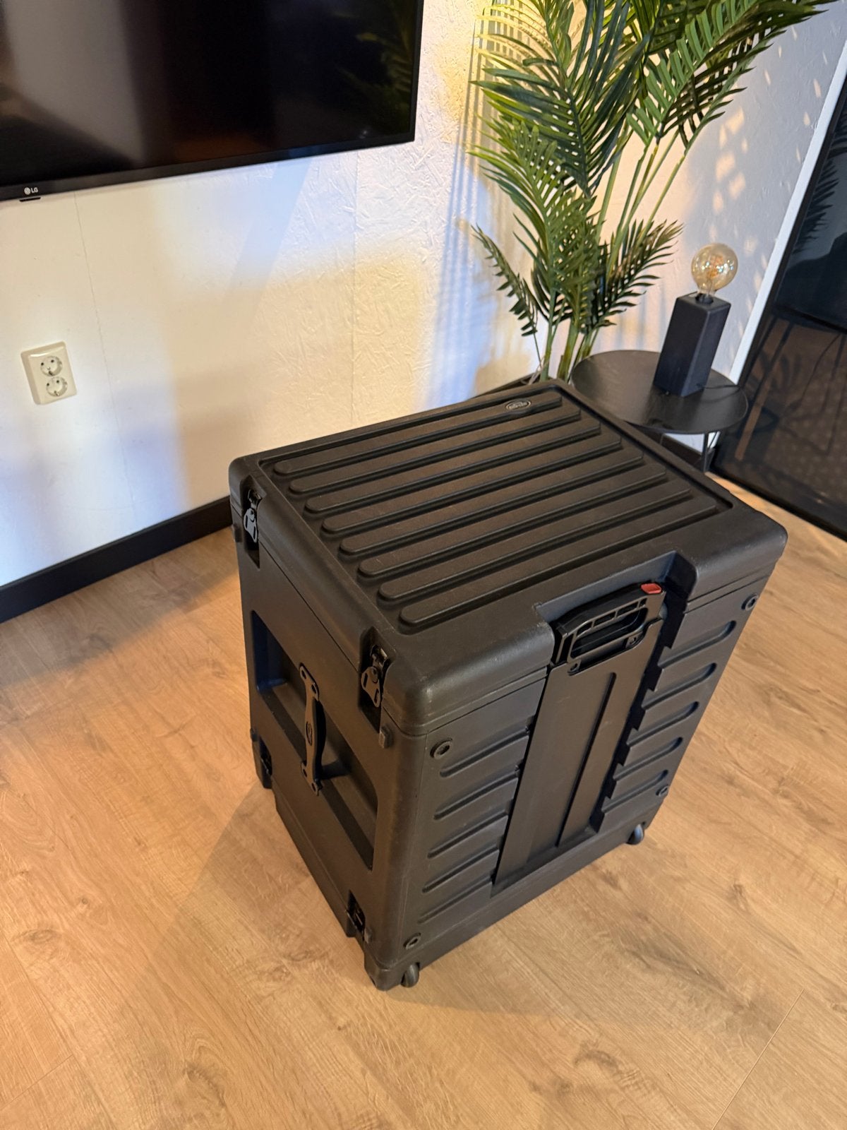 SKB Case trolley 8U met wielen, Ophalen, Zo goed als nieuw, Speaker of Versterker, Flightcase