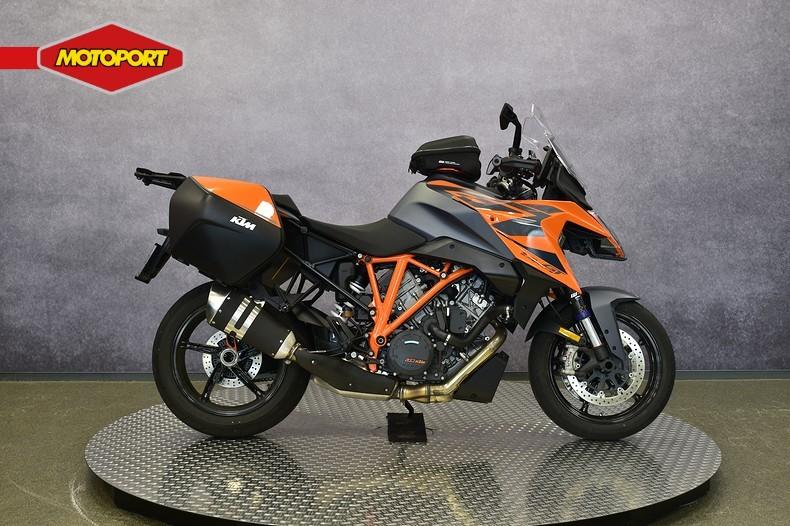 KTM 1290 SUPER DUKE GT R (bj 2023), KTM Sportmotorcycle GMBH, Bedrijf, Toermotor, Stallhofnerstrasse 3
5230  Mattighofen, AT