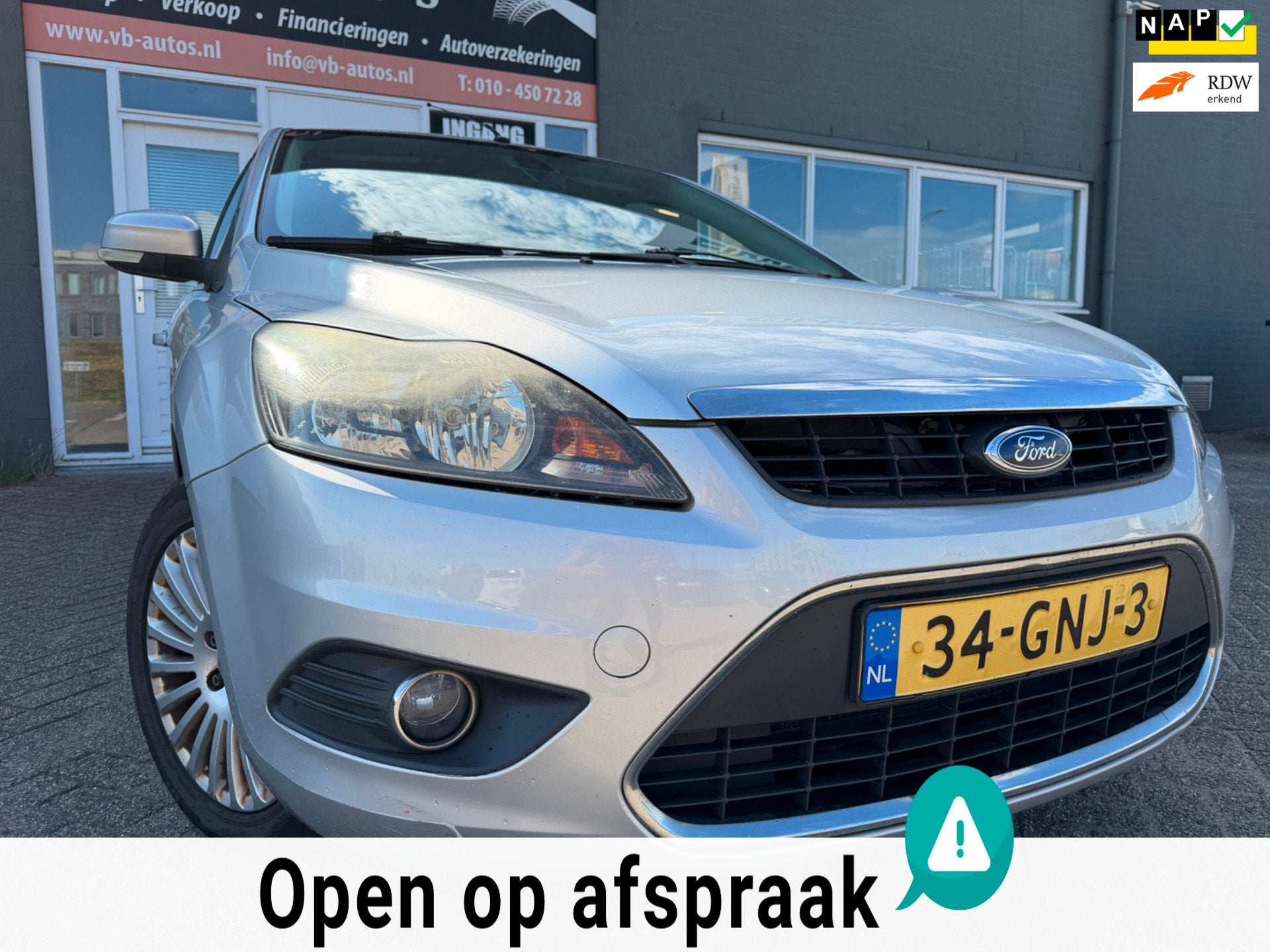 Ford Focus 1.6 Titanium met parkeersensoren en bluetooth tel, Auto's, Ford, 1596 cc, Gebruikt, Zwart, 4 cilinders