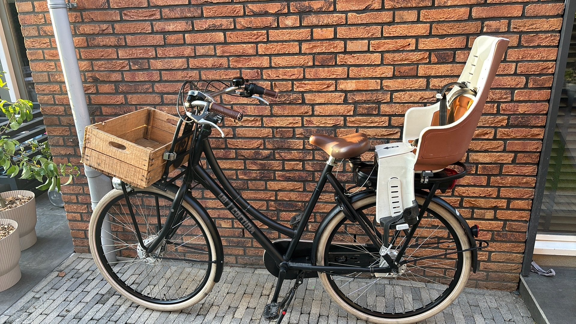 Elektronische Cortina U4 transportfiets zwarte moederfiets, Fietsen en Brommers, Fietsen | Dames | Moederfietsen, 2 zitjes, Mandje