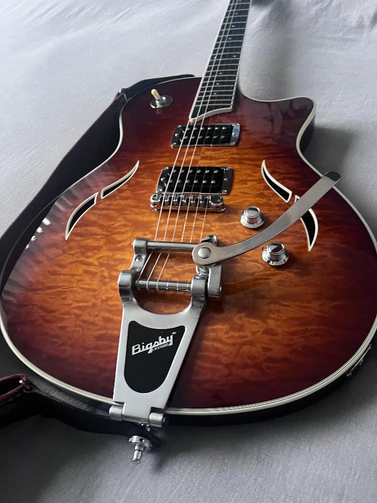 Taylor T3/B in nieuwstaat, Ophalen of Verzenden, Zo goed als nieuw, Semi-solid body, Overige merken