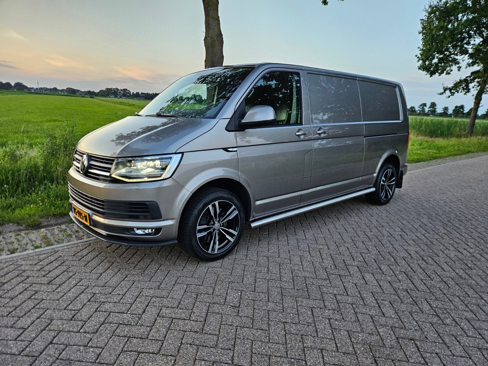 Volkswagen Transporter Gbdc 2.0 Bitdi 180pk L2h1 340/3000, Automaat, 2095 kg, Zwart, 2500 kg
