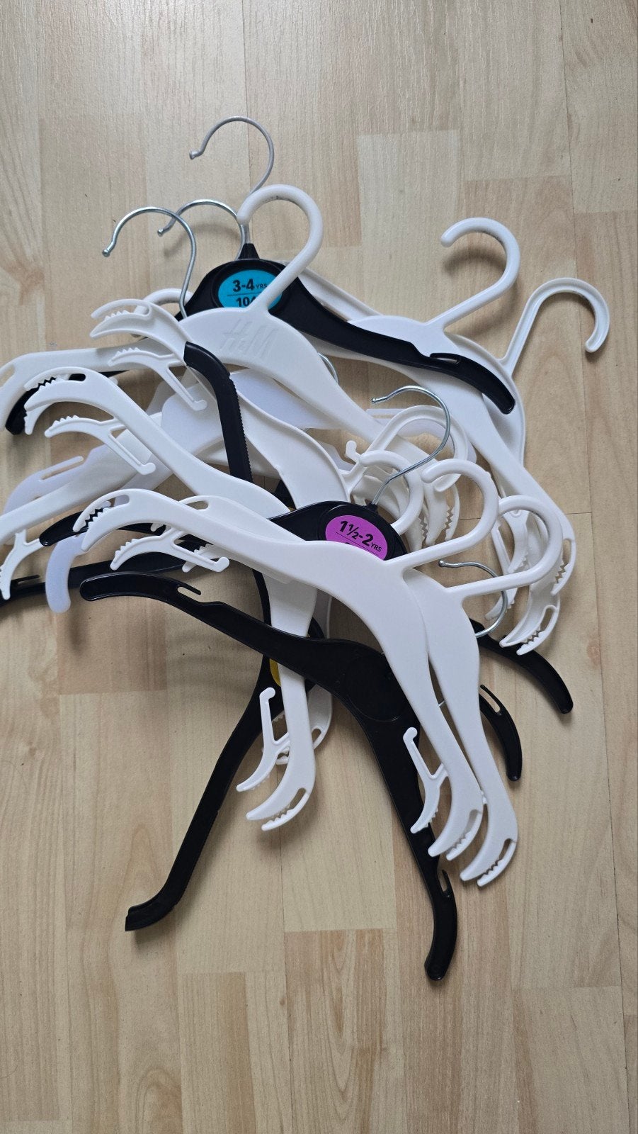 kinder kledinghangers, Ophalen