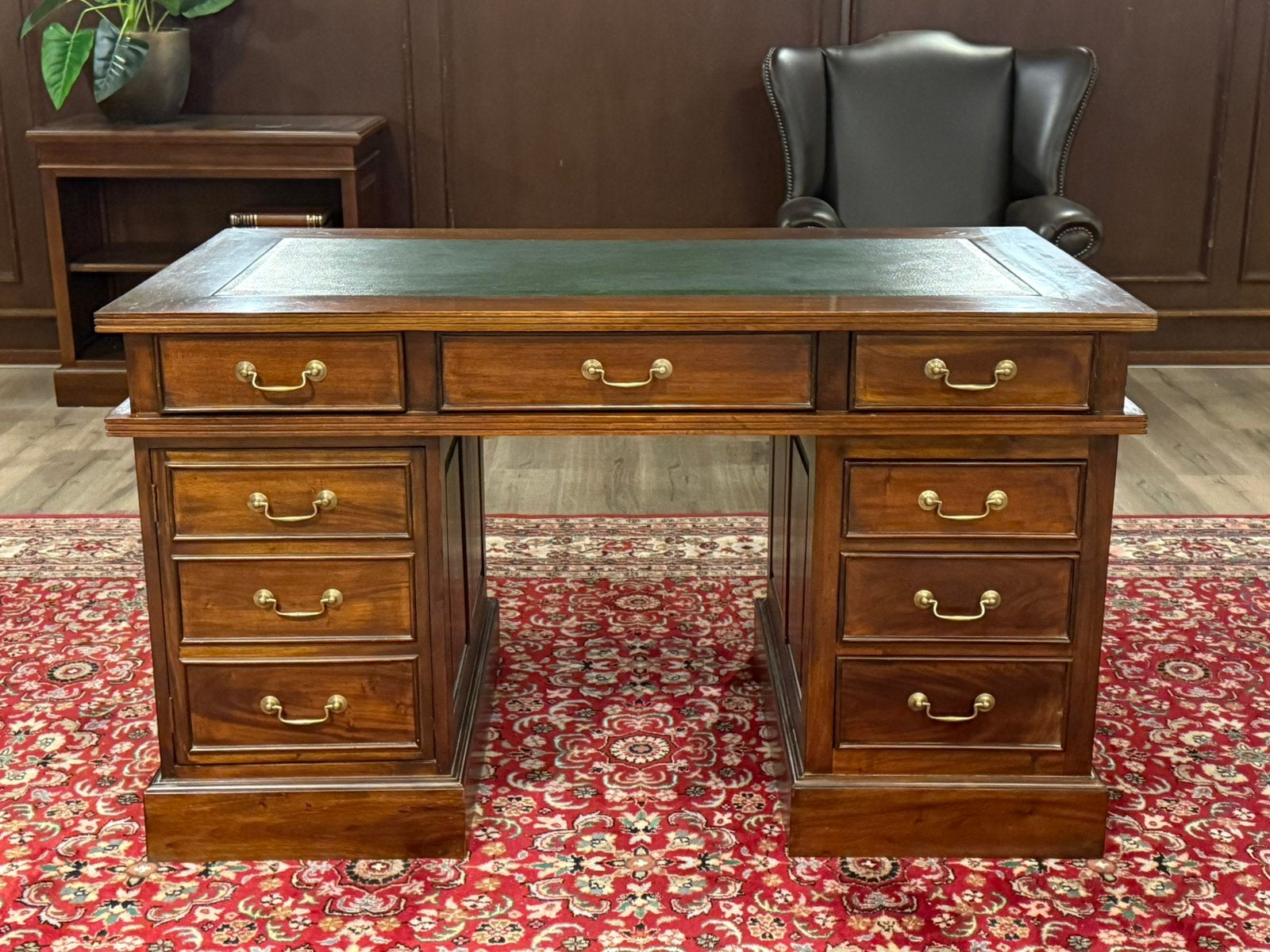 Klassiek Engels bureau #679, Overige typen, 135 cm, Hout, Bruin