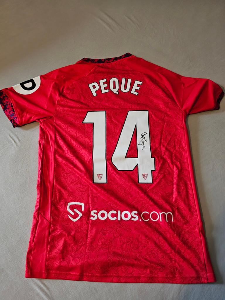 Voetbalshirt Sevilla speler Peque gesigneerd, Castore, Nieuw, Ophalen of Verzenden, Rood