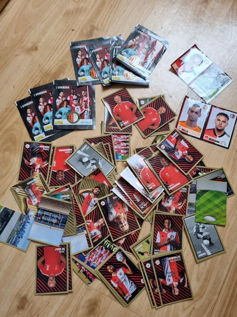 Feyenoord stickers en verzamelplaatjes - Diverse collectie, Ophalen of Verzenden, Gebruikt, Overige kleuren, Overige materialen