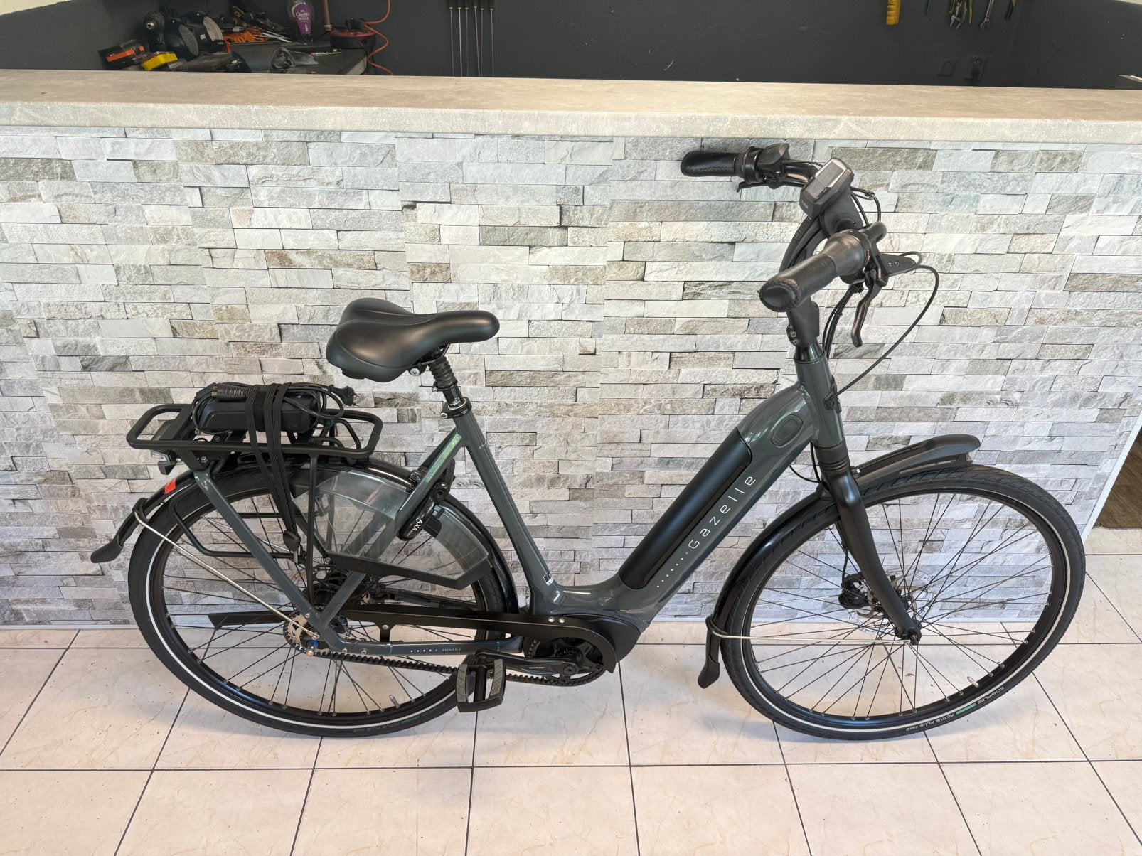 NIEUWSTAAT Gazelle Grenoble C5 TOTAAL 2800km. D57cm.