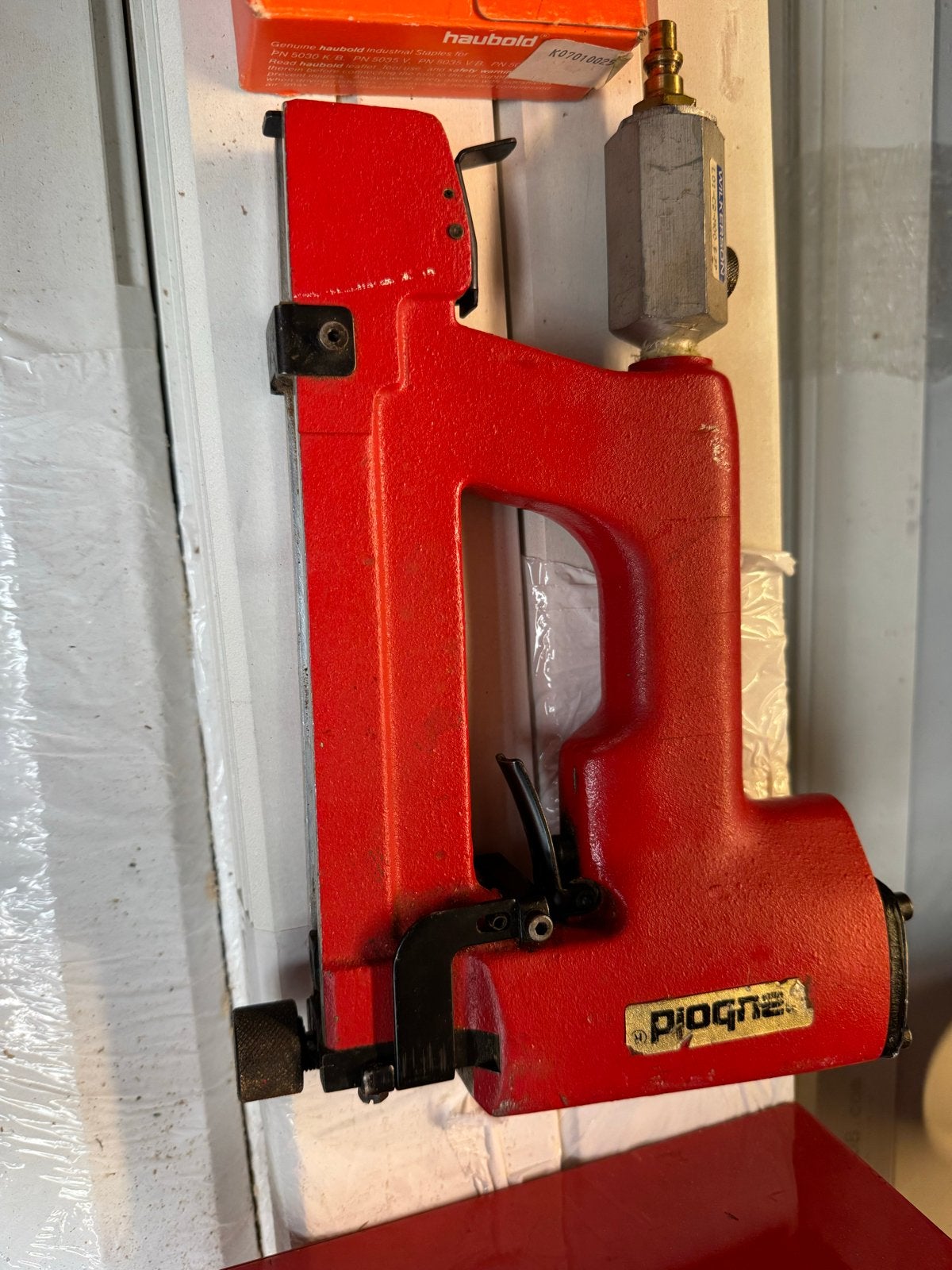 Haubold Tacker met doos nietjes 25 mm in koffer, Ophalen of Verzenden, Gebruikt, Tacker/nietmachine