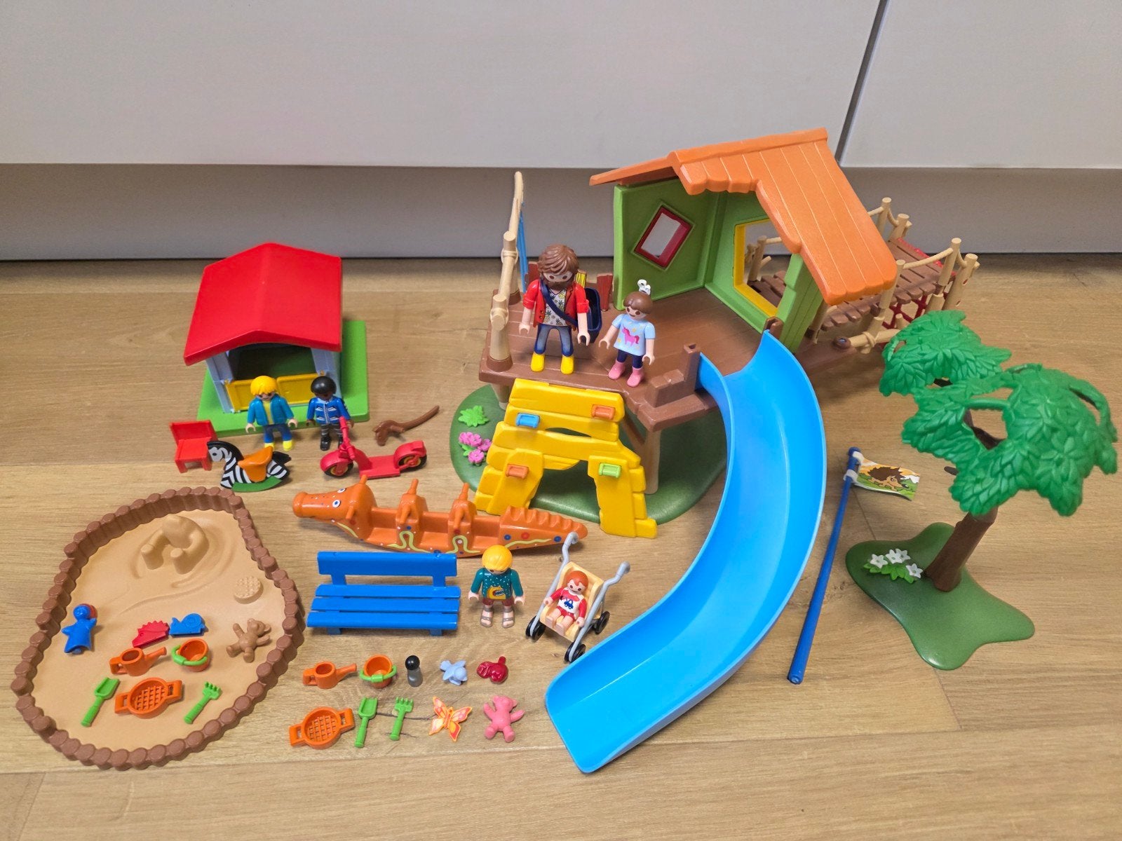 Playmobil 70281 avontuurlijke speeltuin en 9814 speelhuis, Kinderen en Baby's, Ophalen of Verzenden, Gebruikt