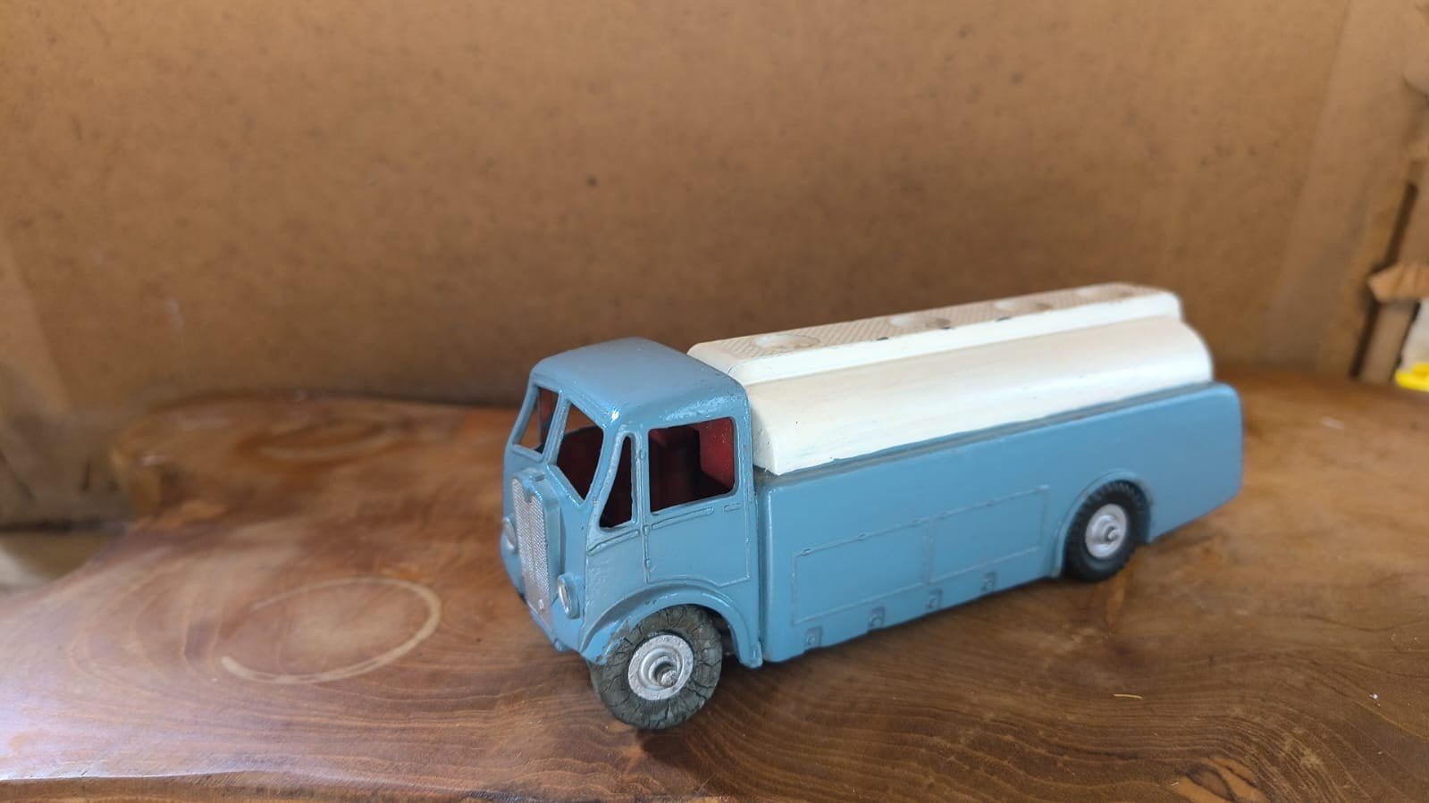 Gerestaureerde en geverfde Dinky Toys AEC Monarch Tanker, Ophalen of Verzenden