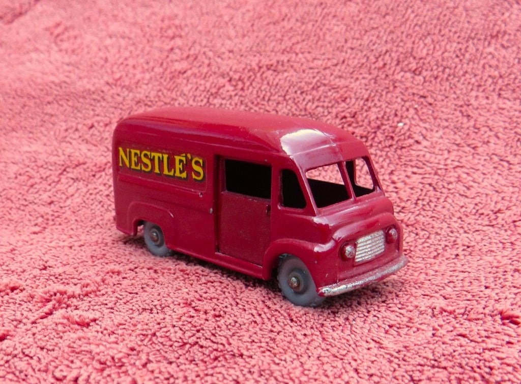 Lesney 69. Commer 30 CWT Van. Nestle's, Ophalen of Verzenden, Zo goed als nieuw, Auto