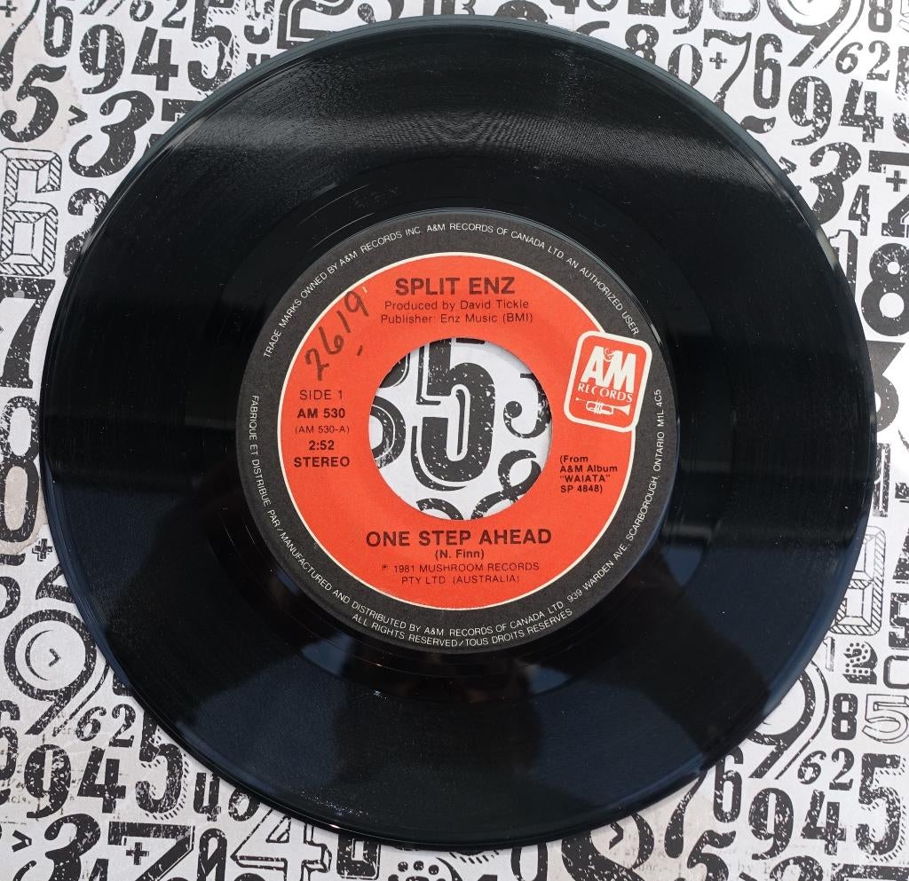 split enz - one step ahead  (2), Gebruikt, Overige genres, 7 inch, Ophalen of Verzenden
