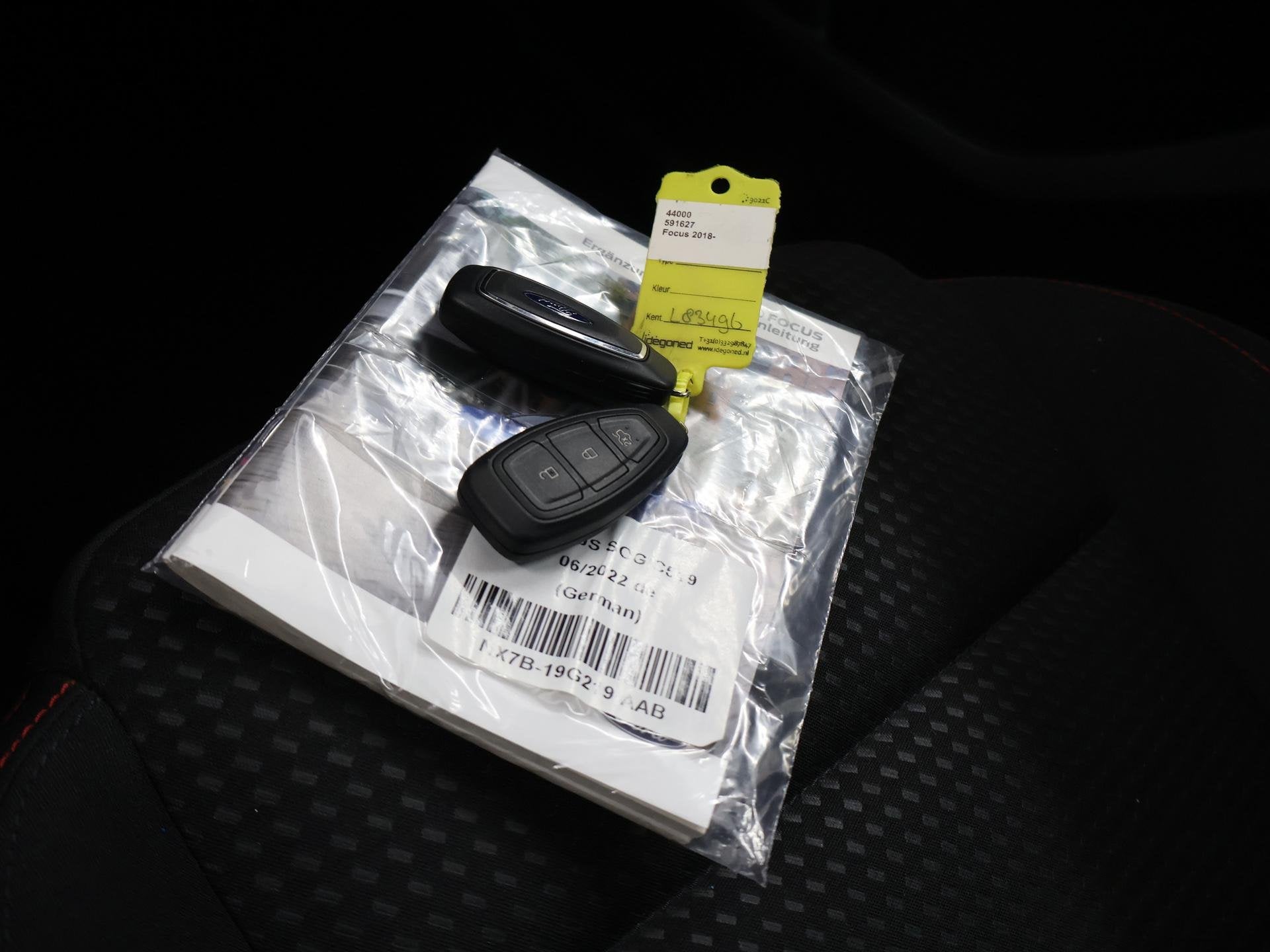 Foto 28 van Ford Focus Wagon 1.0 EcoBoost Hybrid ST Line | Trekhaak | Wi