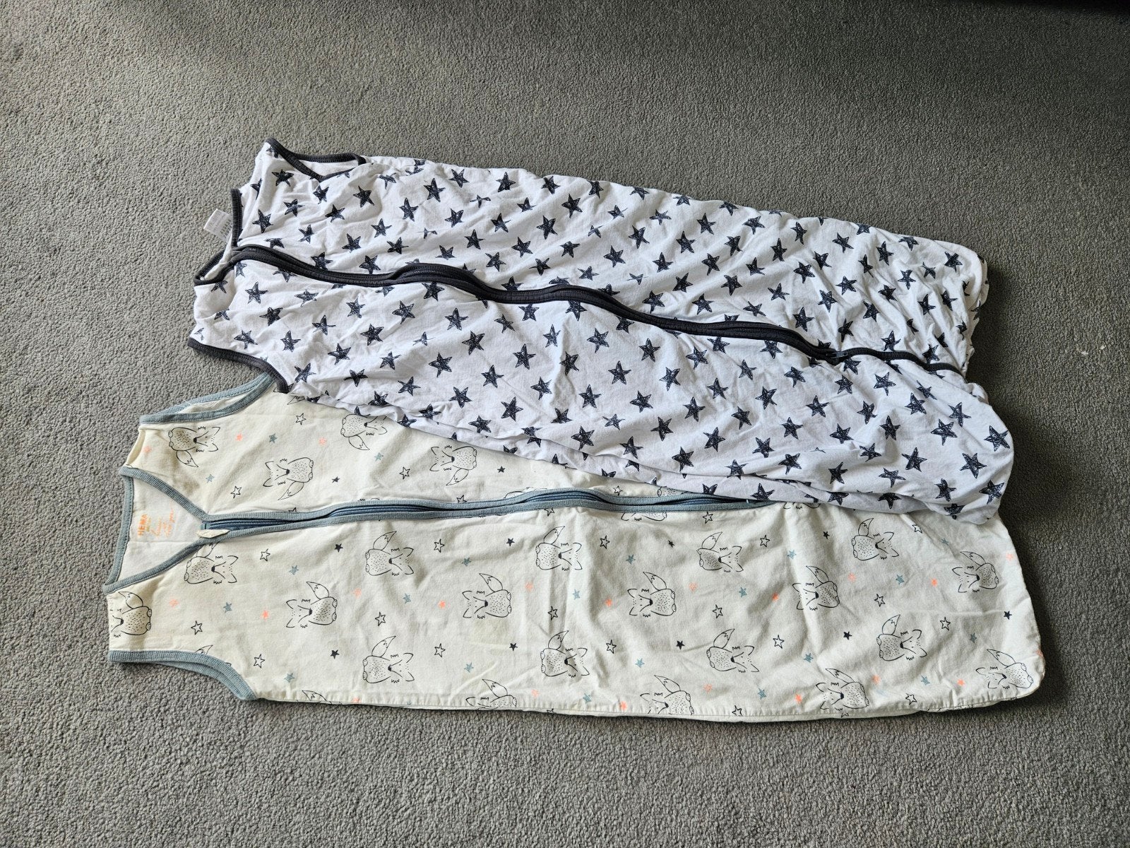 2 slaapzakken, Kinderen en Baby's, Dekens, Slaapzakjes en Inbakerproducten, Ophalen of Verzenden, Gebruikt, 85 tot 100 cm, Slaapzak