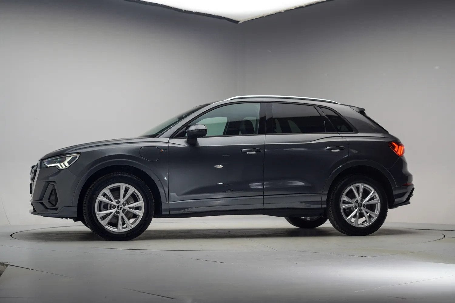 Audi Q3 45 TFSI e S-Line Aut. [ Navi Virtual Full LED ], Auto's, Automatische klimaatregeling, Gebruikt, 245 pk, Hybride Elektrisch/Benzine