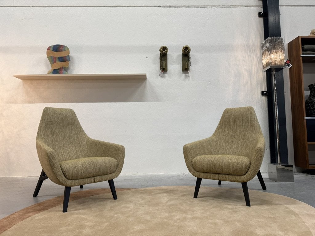 2 Nieuw Montis Enzo fauteuils stof design stoel, Nieuw, 75 tot 100 cm, 75 tot 100 cm, Info@montis.nl