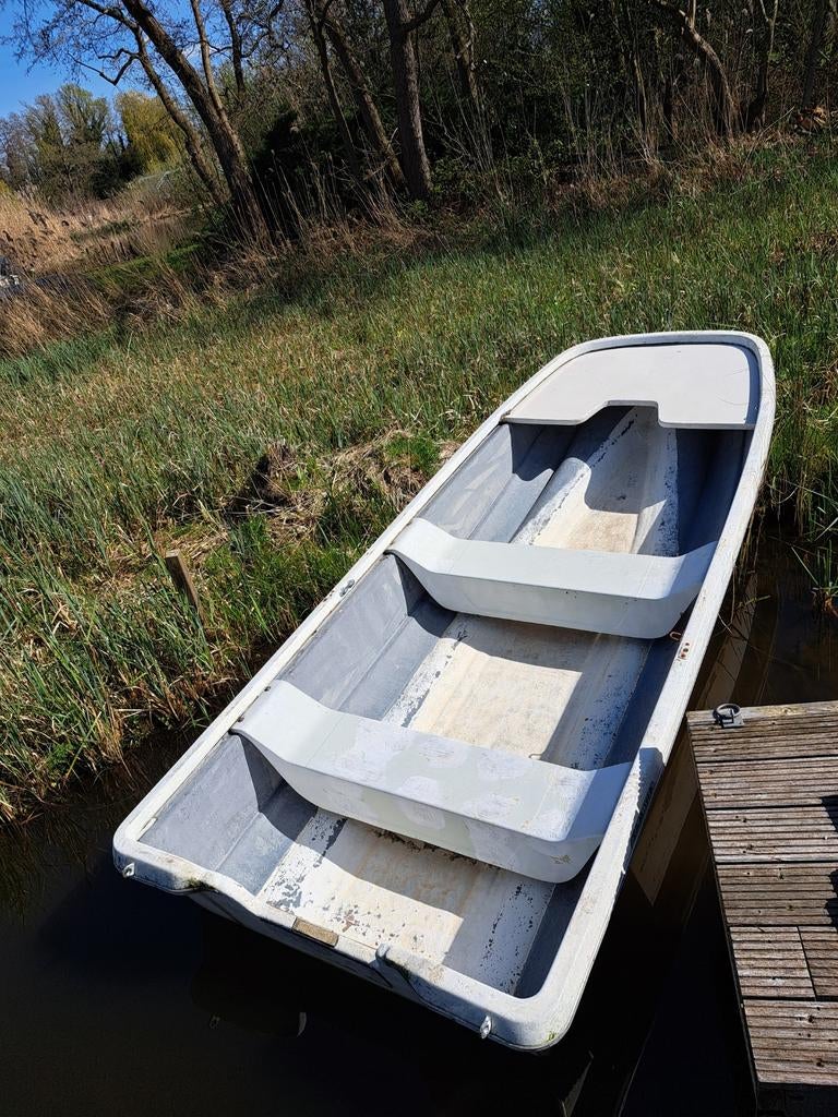 Kleine polyester roeiboot / visboot, Ophalen, Gebruikt