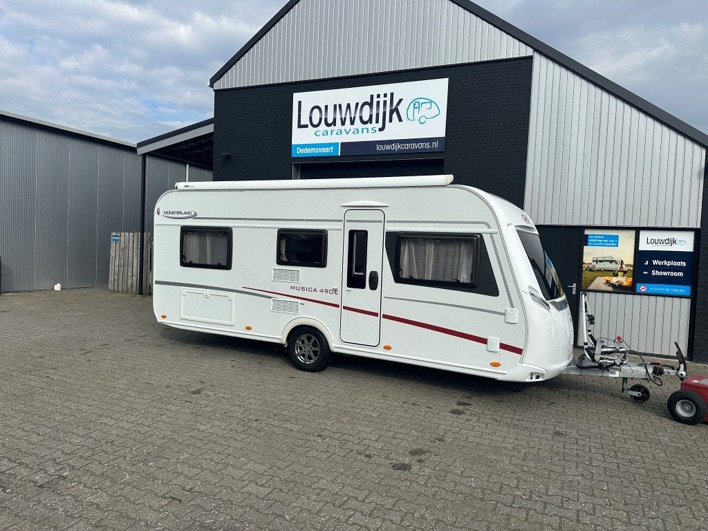 LMC Musica 490 E ’20 (Mover, Enkele Bedden, Rondzit), Caravans en Kamperen, Caravans, Rondzit, 7 tot 8 meter, Bedrijf, Kelvinstraat 23
7701BZ  Dedemsvaart, NL