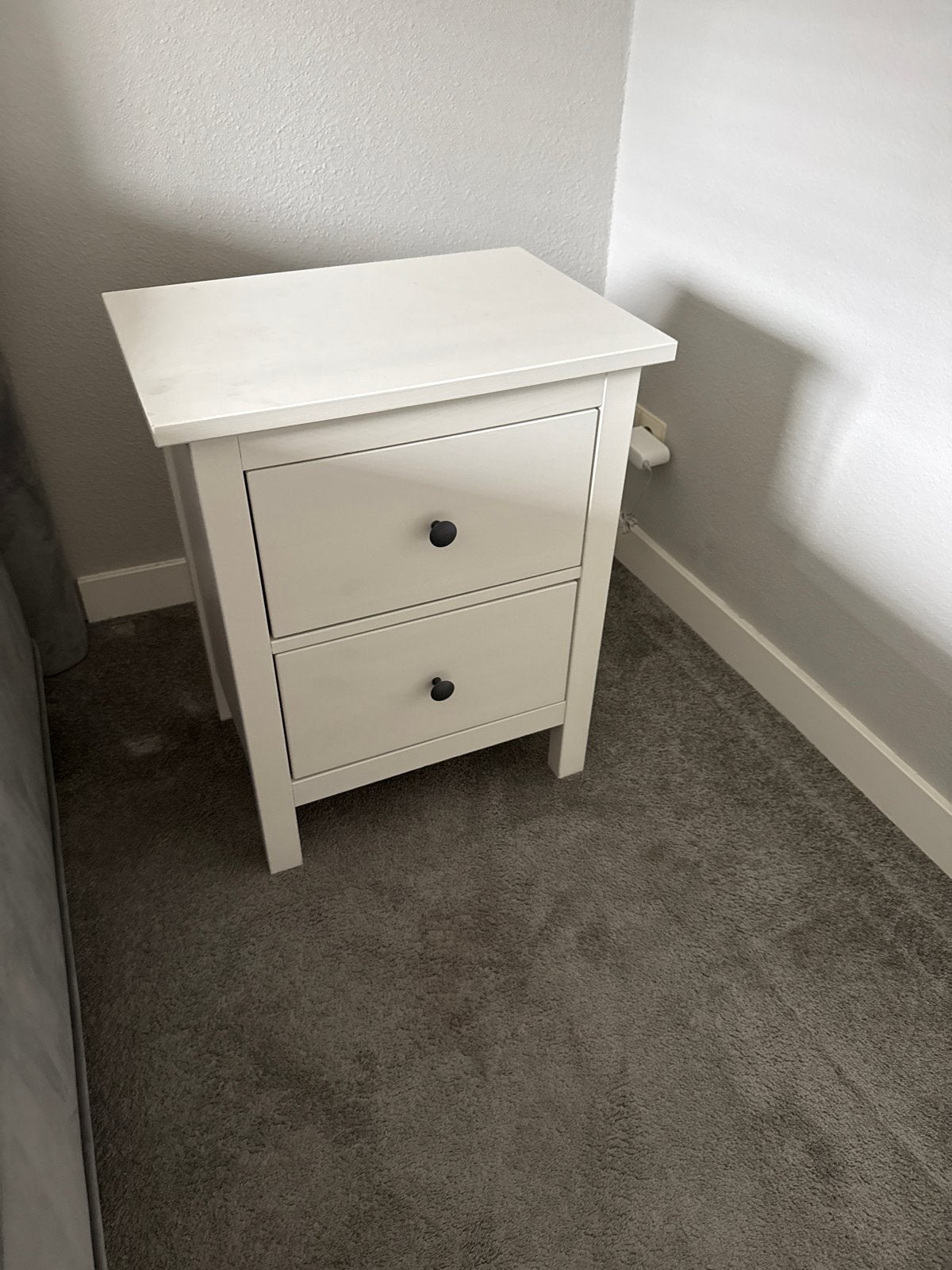 Nachtkastje met twee lades - Wit 2 stuks, Ophalen, Gebruikt, Minder dan 45 cm, 55 tot 70 cm