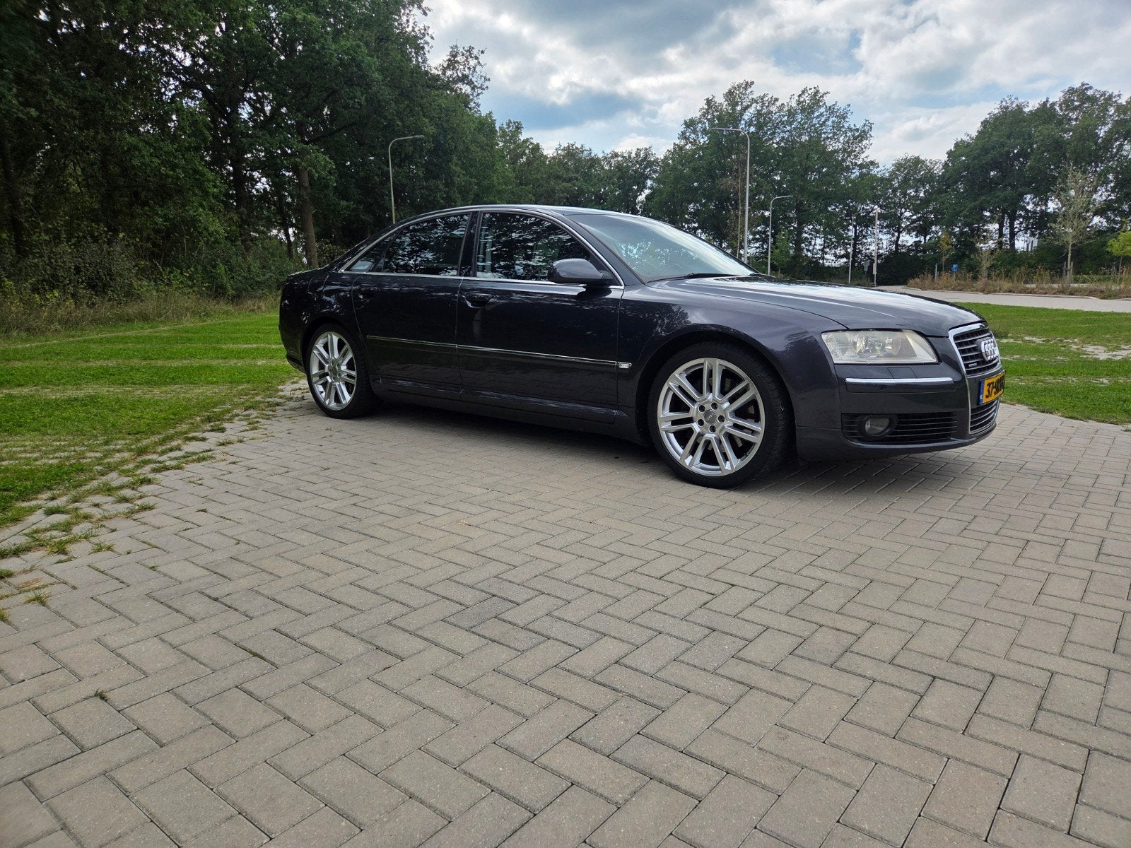 Audi A8 4.2 Quattro 246KW AUT 2006 Grijs, Auto's, Automaat, 4172 cc, Blauw, Panoramadak