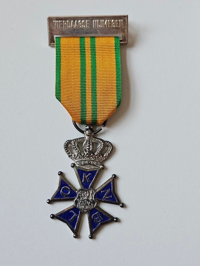 KNBLO medaille onderscheiding vierdaagse Nijmegen 6x, Verzamelen, Militaria | Algemeen, Ophalen of Verzenden, Landmacht