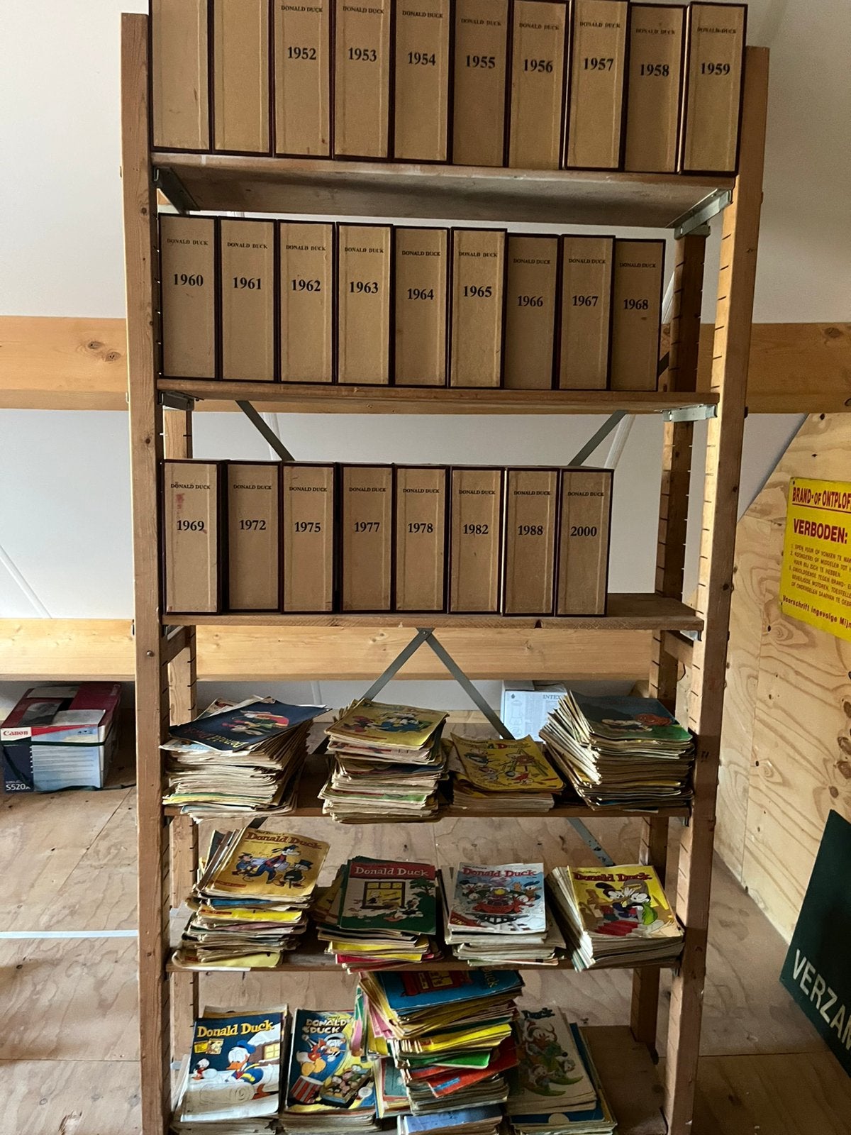Donald duck verzameling + bewaardozen, Meerdere stripboeken, Ophalen of Verzenden, Gelezen