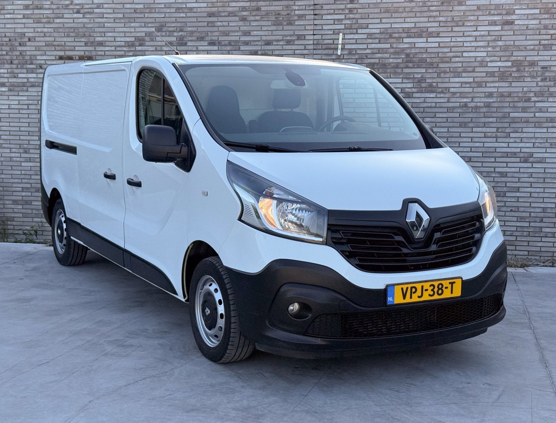 Renault Trafic 1.6 dCi T29 L2H1 * TREKHAAK * 3 PERSOONS * CA, Voorwielaandrijving, Gebruikt, 4 cilinders, Wit