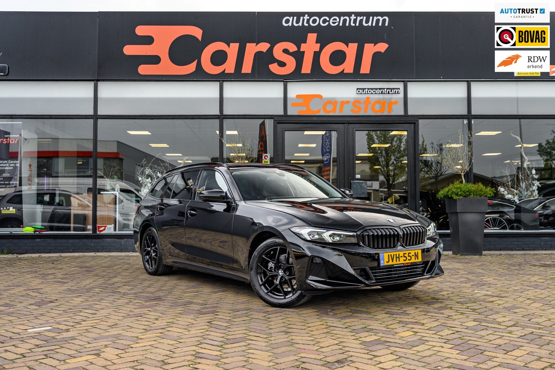 BMW 3-serie Touring 318i High Executive|Led|Car-Play|trekhaa, Automaat, 1998 cc, Gebruikt, Zwart