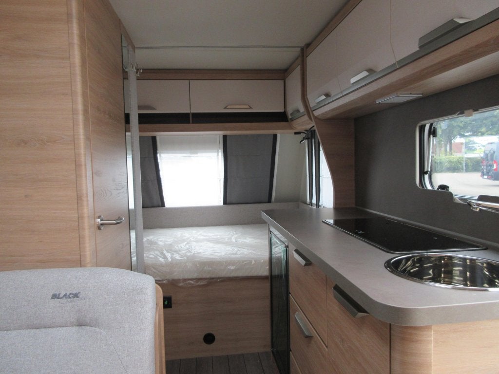 Knaus Sudwind Black Selection 420 QD COMPACT EN GROTE KEUKEN, Caravans en Kamperen, Treinzit, Tot en met 3, 5 tot 6 meter, Knaus