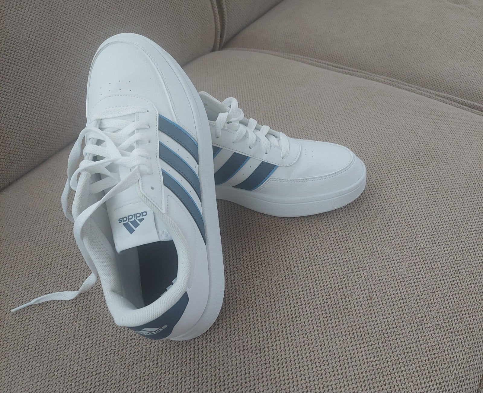 Adidas sneakers wit met blauwe strepen, Ophalen, Adidas, Wit, Nieuw