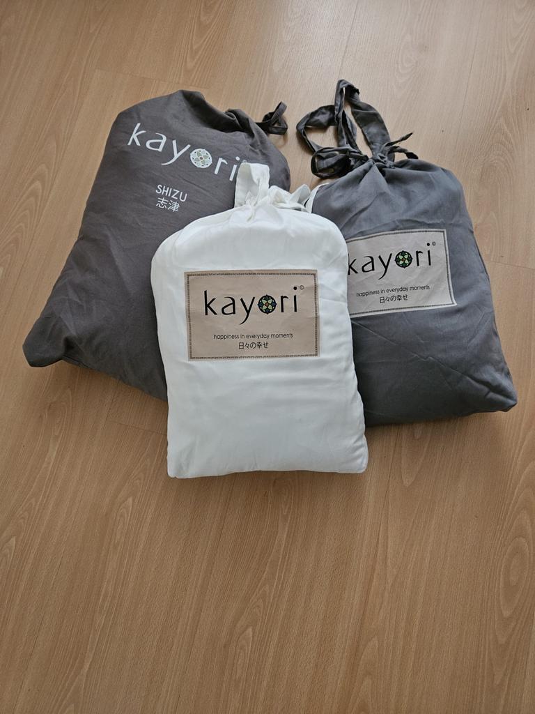 3 Kayori Hoeslakens en 2 moltons - nieuw (nieuwprijs €275), Hoeslaken of Sloop, Ophalen of Verzenden, Grijs, Nieuw