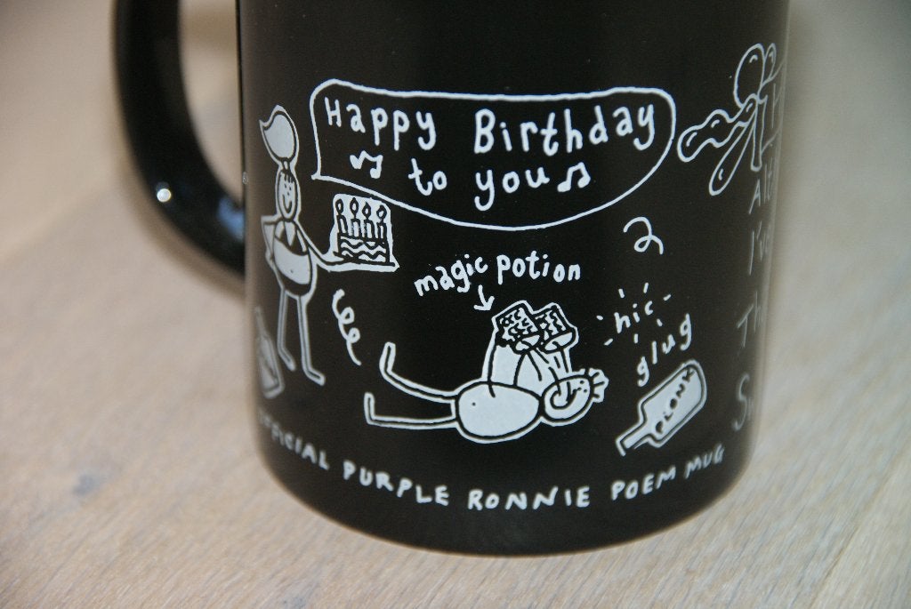 Te koop Mok verjaardag official purple Ronnie poem mug zwart, Ophalen of Verzenden, Nieuw, Overige typen, Verjaardag