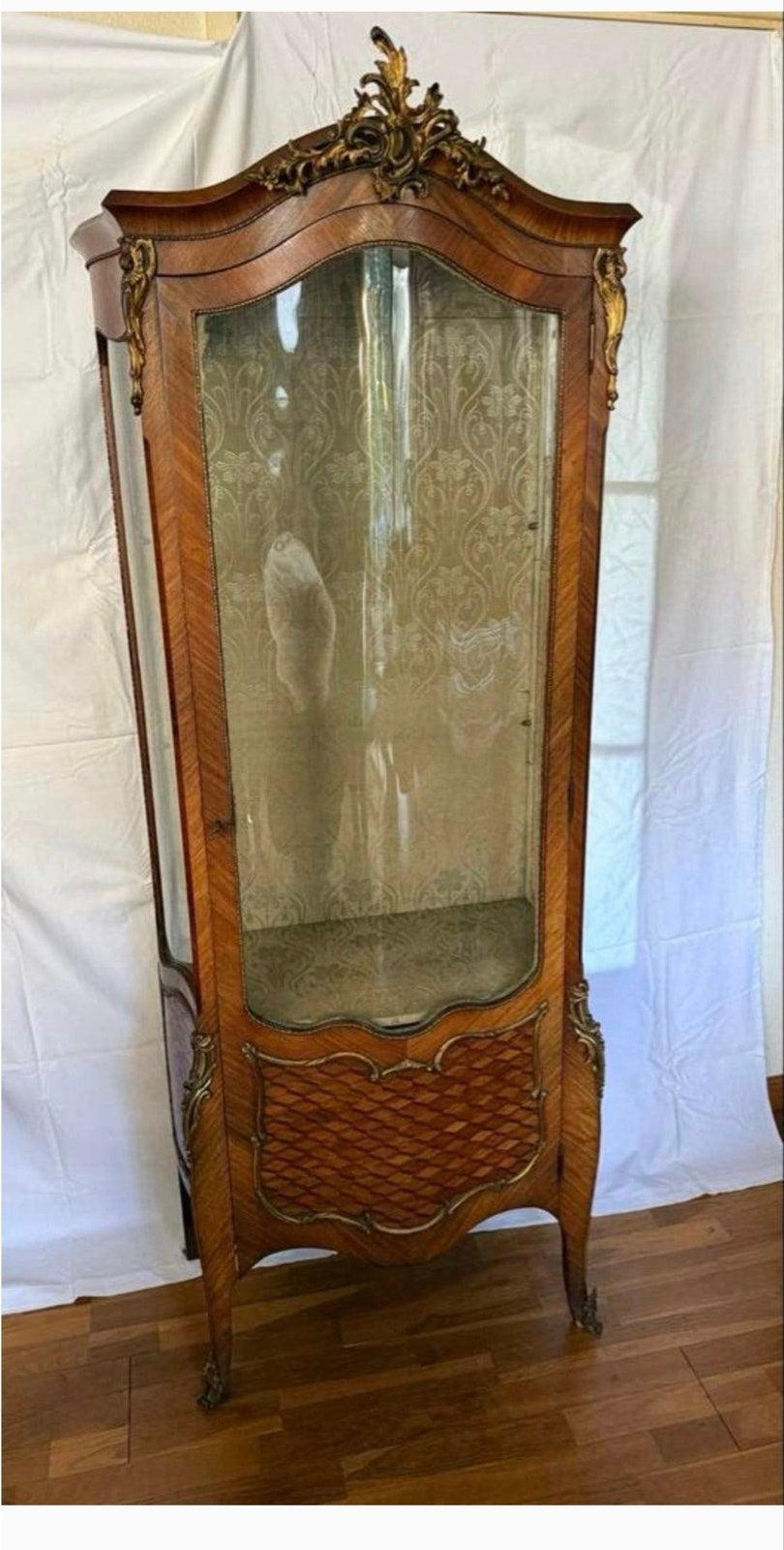 Antieke Louis XV Vitrinekast met Marqueterie en Brons, Ophalen