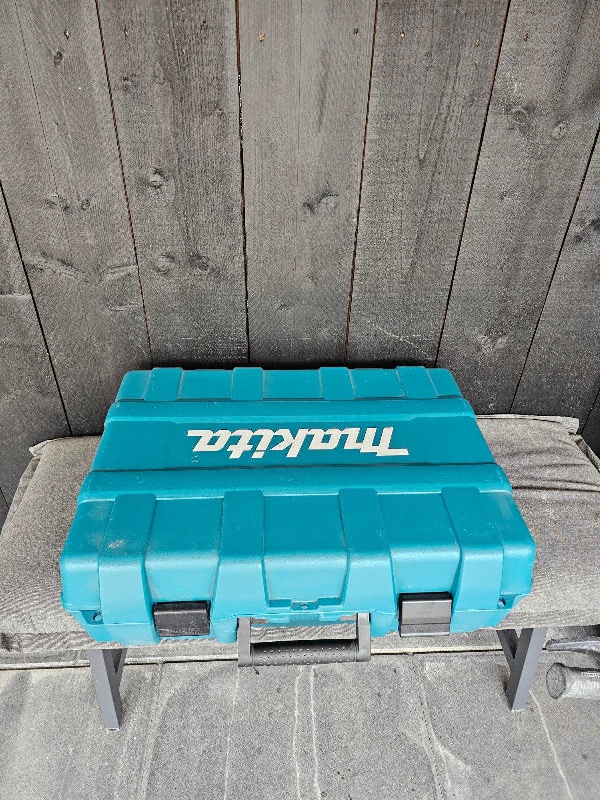makita kist, Ophalen, Nieuw