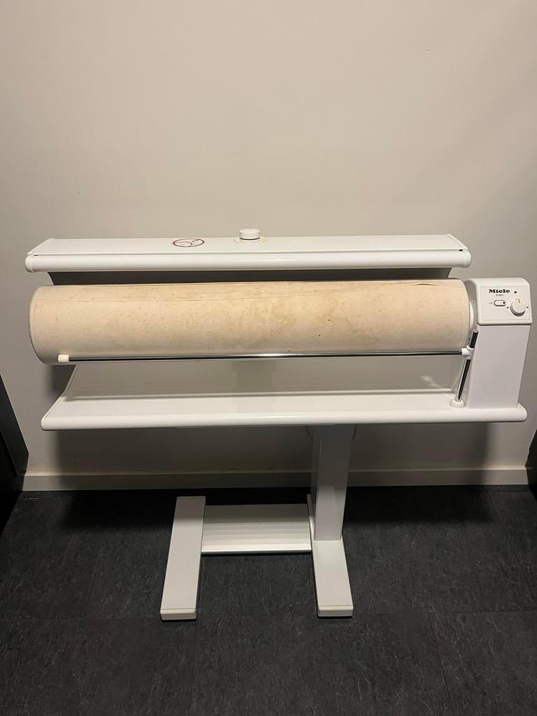 Miele Strijkmachine B890 - Perfect voor groot wasgoed, Witgoed en Apparatuur, Strijkijzers en Strijkplanken, Ophalen of Verzenden