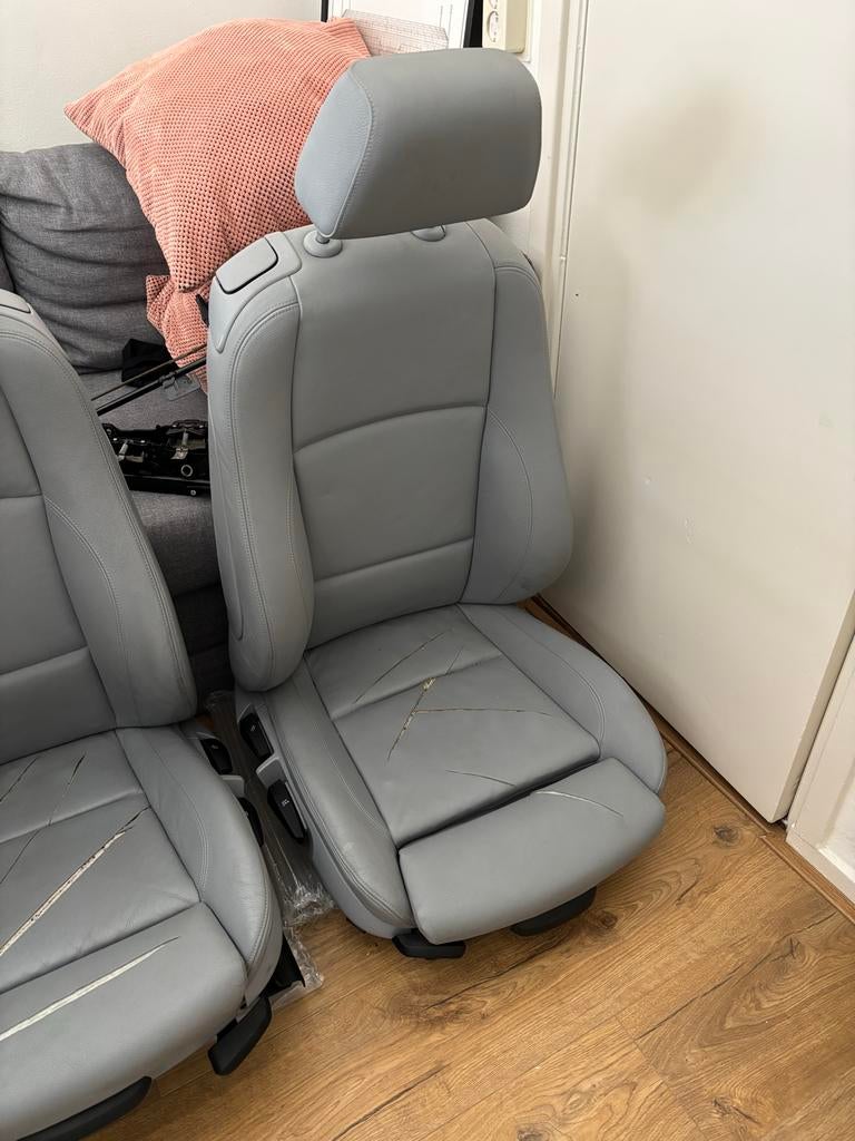 BMW 1 serie E81 E82 E87 E88 Stoelen Alaska grijs - Schade!, Auto-onderdelen, Interieur en Bekleding, Ophalen, Gebruikt, BMW