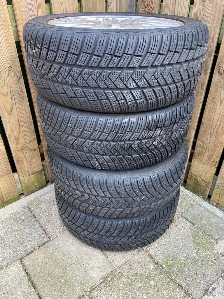 Volvo s60 v70 s80 winter banden met velgen banden bijna nieu, Ophalen, Gebruikt, Banden en Velgen, 17 inch