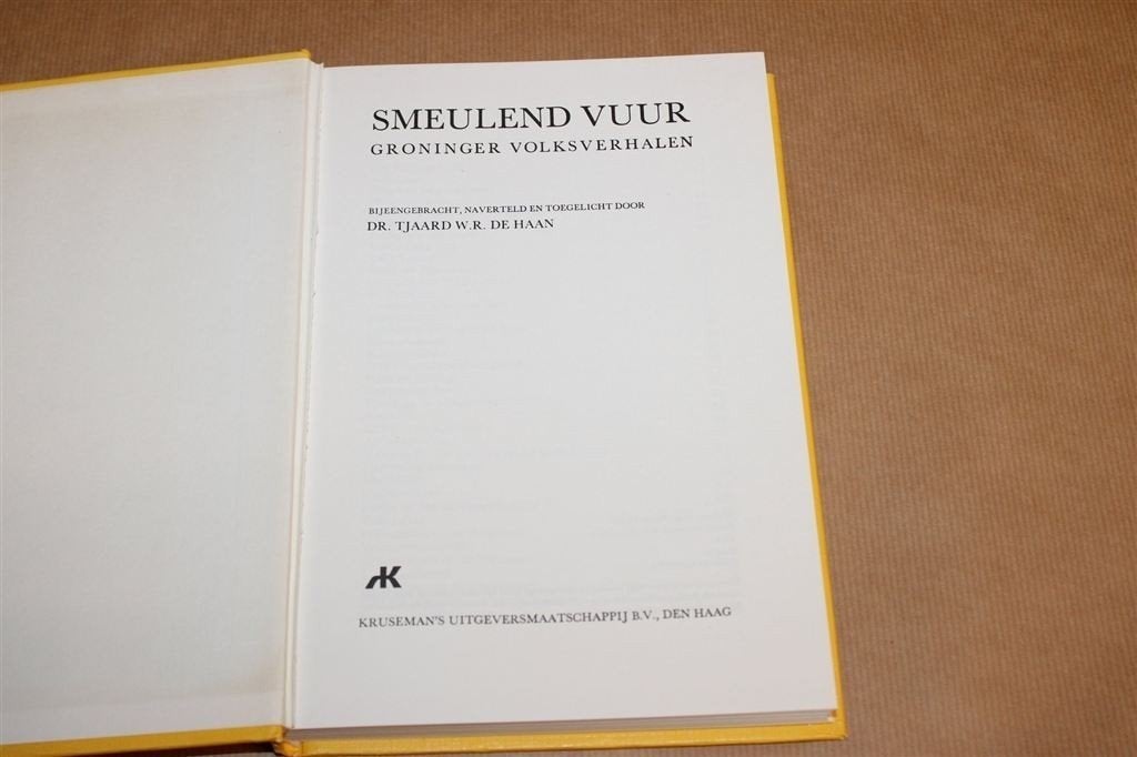 Smeulend Vuur — Groninger Volksverhalen 1974 Vintage, Ophalen of Verzenden, Gelezen